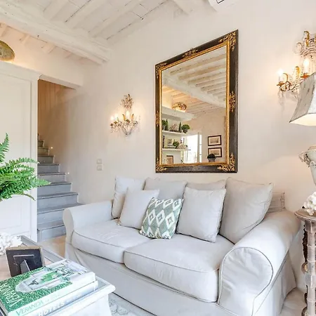 Apartamento La Casina Luxury Inside The Walls Of With Garden, Airconditioning, Wifi