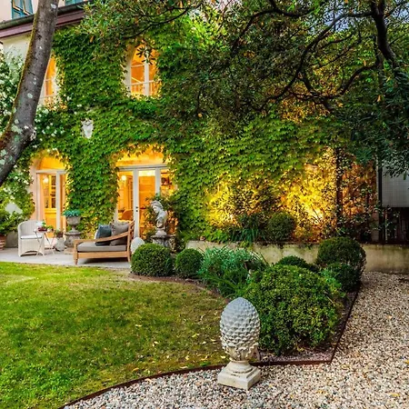 Apartamento La Casina Luxury Inside The Walls Of With Garden, Airconditioning, Wifi