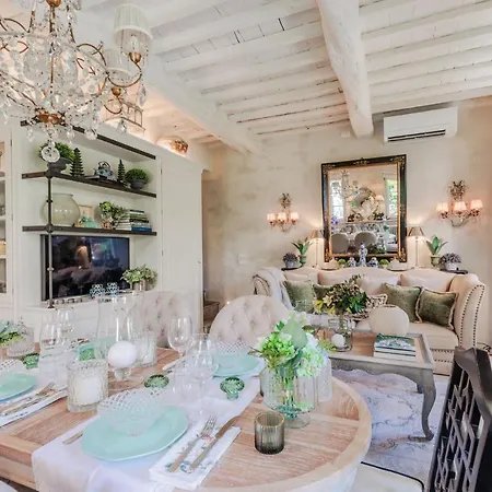 Apartamento La Casina Luxury Inside The Walls Of With Garden, Airconditioning, Wifi