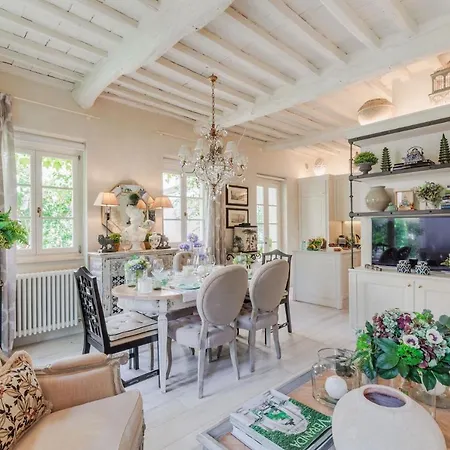La Casina Luxury Inside The Walls Of With Garden, Airconditioning, Wifi Lucca