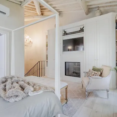 La Casina Luxury Inside The Walls Of With Garden, Airconditioning, Wifi Apartamento