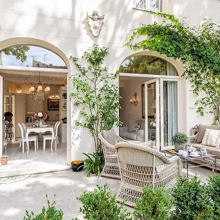 La Casina Luxury Inside The Walls Of With Garden, Airconditioning, Wifi Apartment *