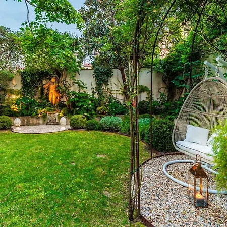Apartment La Casina Luxury Inside The Walls Of With Garden, Airconditioning, Wifi