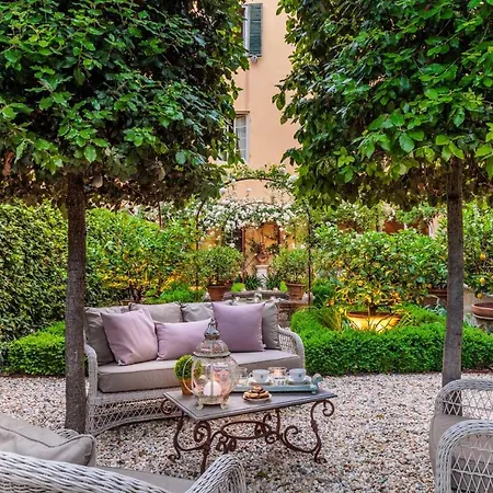 La Casina Luxury Inside The Walls Of With Garden, Airconditioning, Wifi Apartment Lucca